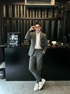 穿西装配什么鞋 运动鞋跨界搭配指南