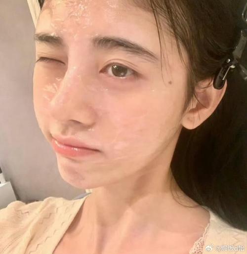 鞠婧祎卸妆图片_鞠婧祎素颜卸妆回应争议，粉丝力挺美商高！
