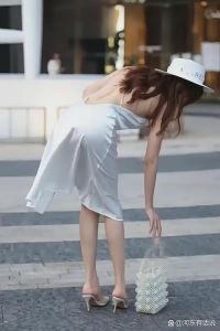 穿真空短裙挤公交会被赶走吗_自由与秩序如何平衡？