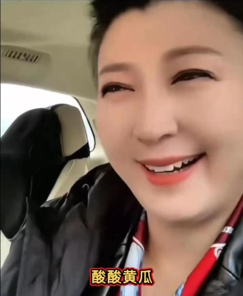闫学晶谈论儿子收入遭批，公众质疑其脱离群众