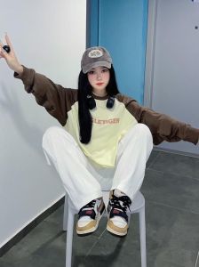 18岁青涩尾巴的新潮穿搭解读：太嫩了？掌握这些趋势轻松蜕变！